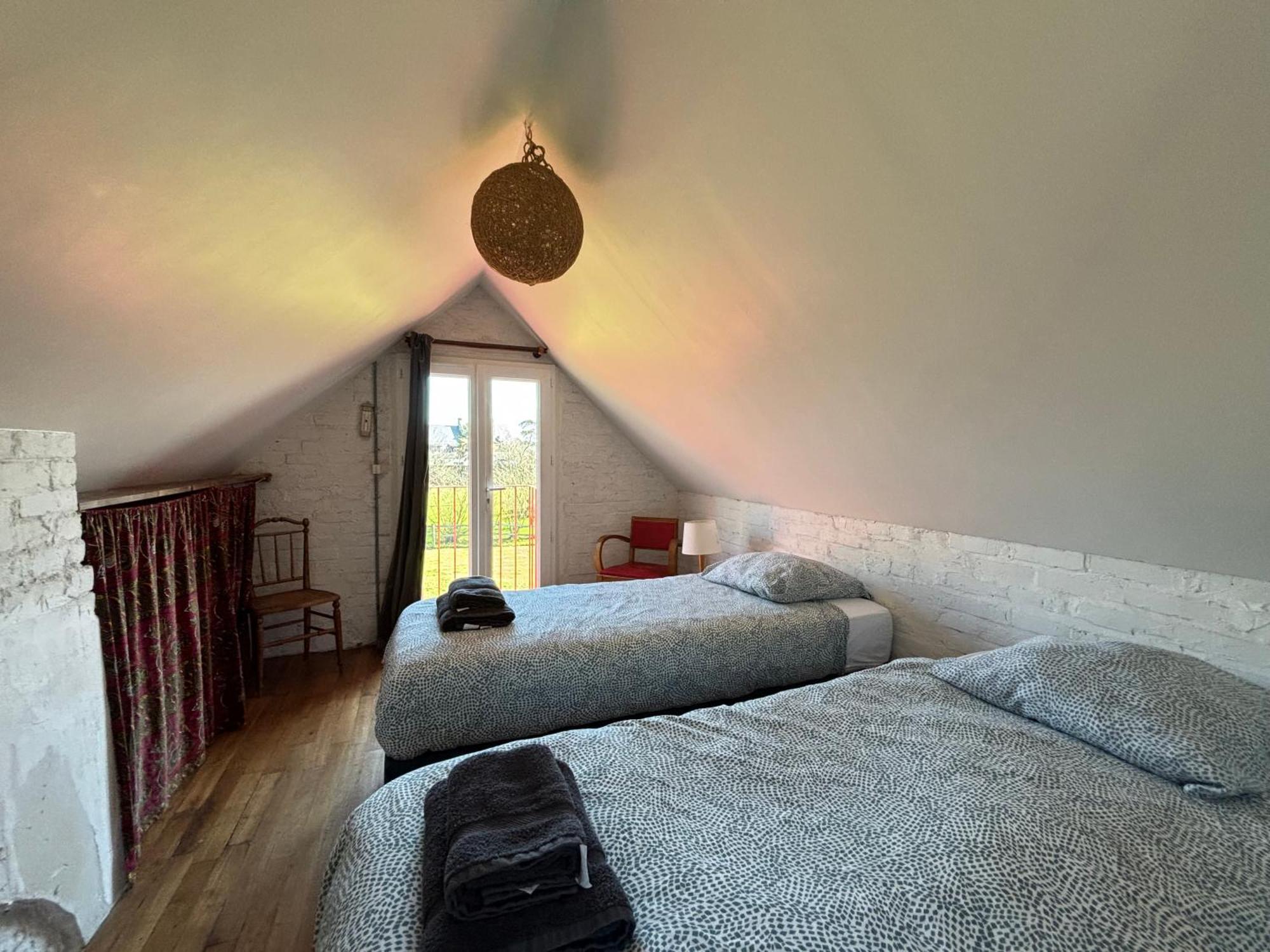 Maison De Campagne Lumineuse Spacieuse Dans Impasse Au Calme A Proximite D'Un Chateau Deux Verandas Grand Jardin Cabane Pour Velos, Pres Port En Bessin Et Bayeux, Proche Plages Du Debarquement Commes Kültér fotó