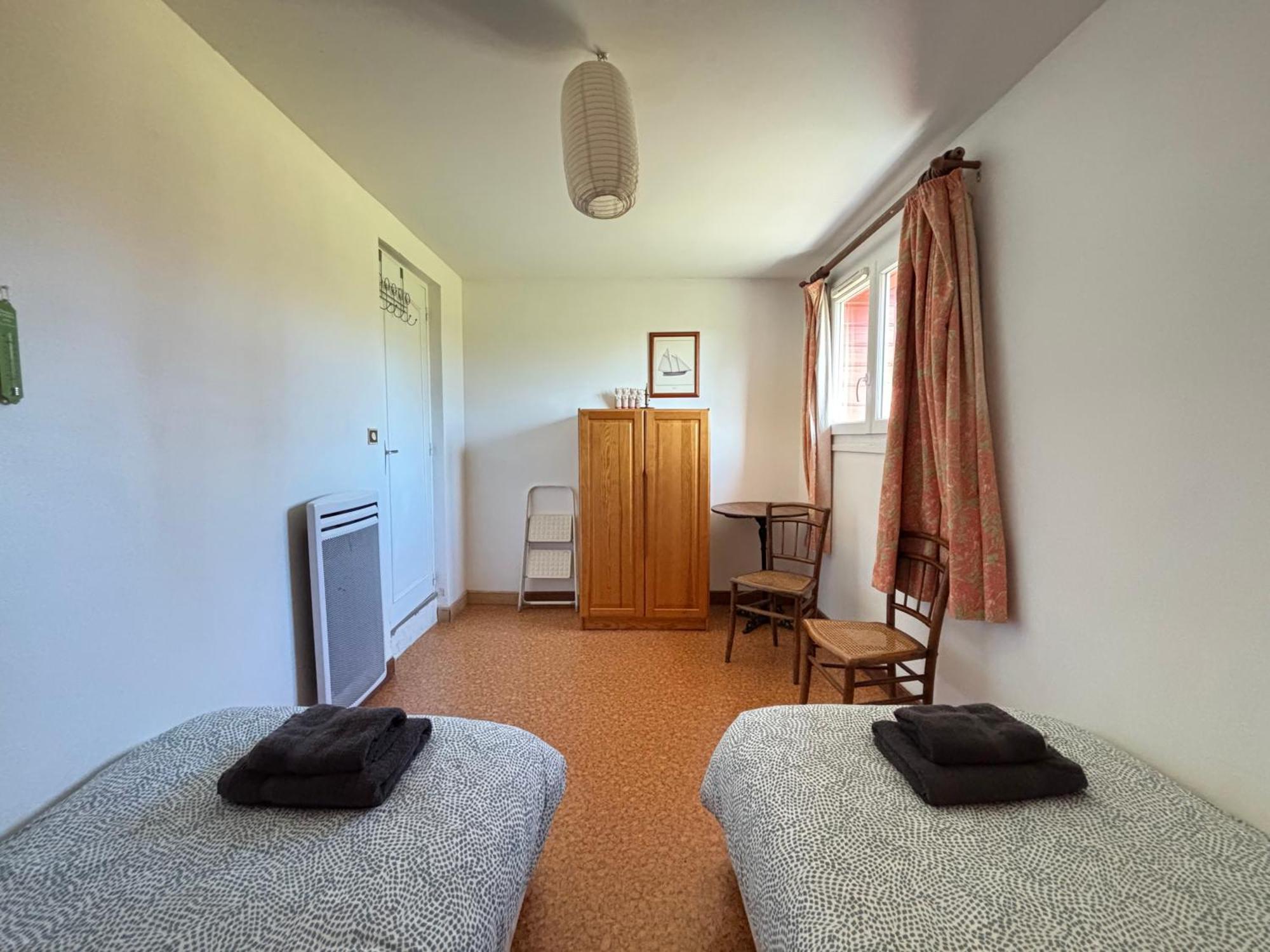 Maison De Campagne Lumineuse Spacieuse Dans Impasse Au Calme A Proximite D'Un Chateau Deux Verandas Grand Jardin Cabane Pour Velos, Pres Port En Bessin Et Bayeux, Proche Plages Du Debarquement Commes Kültér fotó